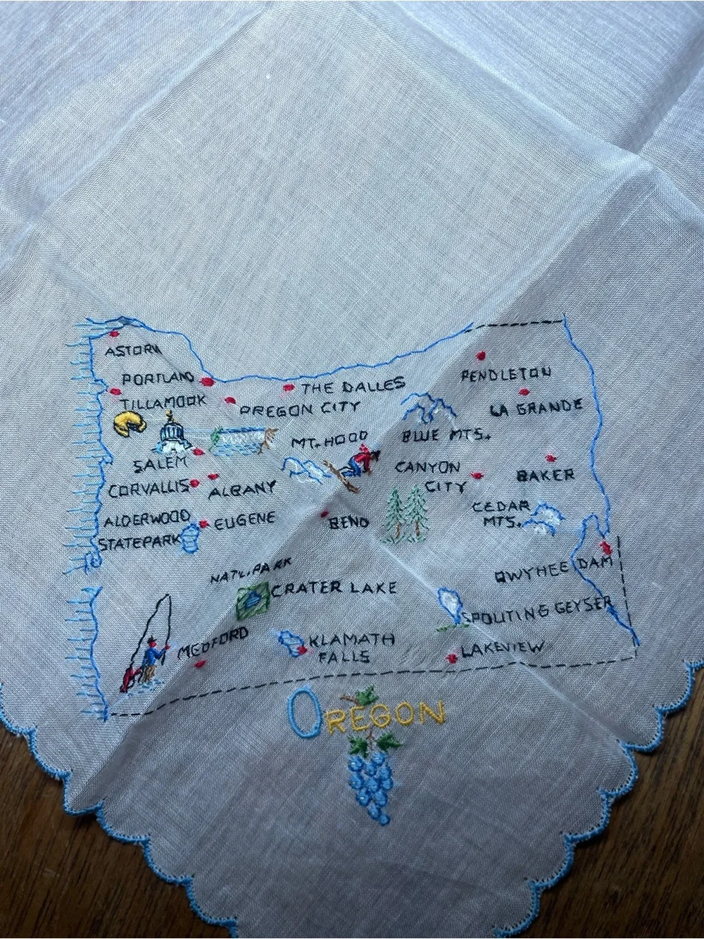 Vintage Oregon State Souvenir Handkerchief Klaber Swiss Cotton Embroidered